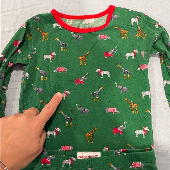 Magnetic Me Set of Four 2-piece pajamas 2T - Picture 3 of 6
